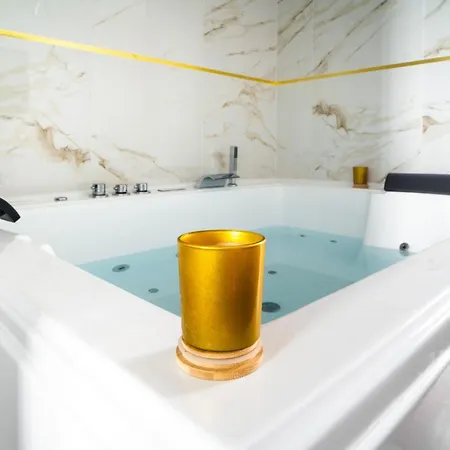 Suite L'Eclipse Paris, Logement Avec Jacuzzi, A 10 Minutes Des Champs Elysees Levallois-Perret Exterior photo